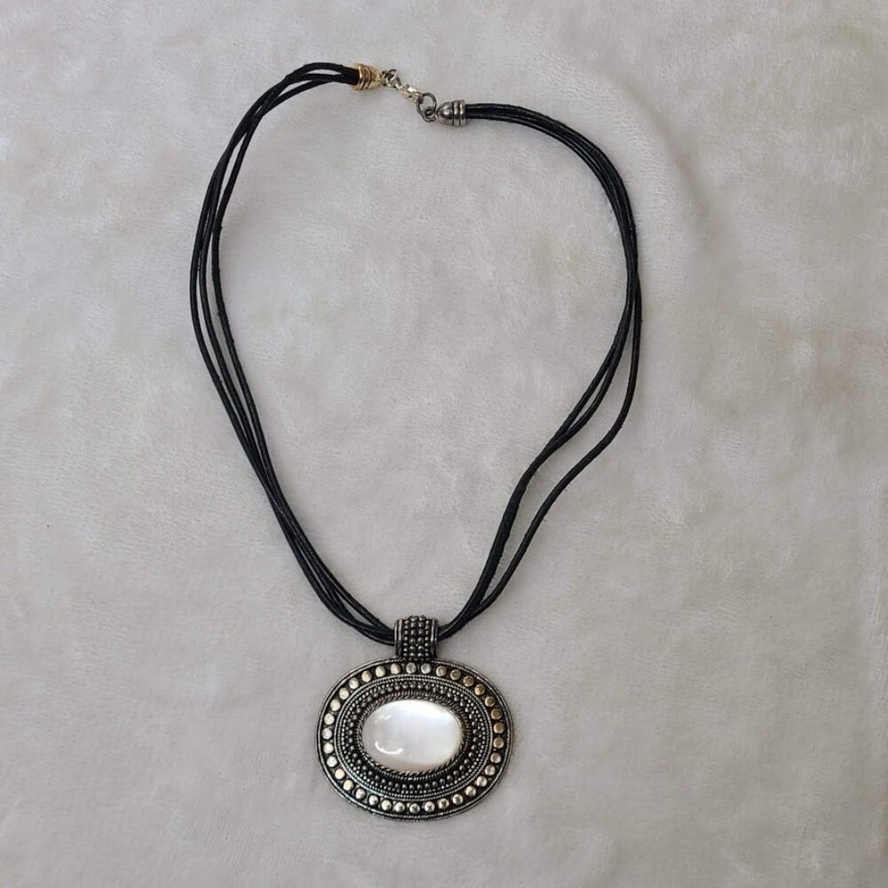 Oval White Cabochon Pendant Necklace Silver Tone Boho Statement Cord - Picture 3 of 8